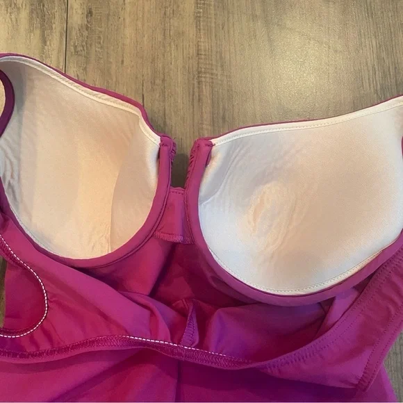 Lands’ End • Cranberry Underwire Bust One Piece Swimsuit • Size 6 • Like new! - Picture 5 of 6